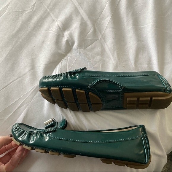 Vince Camuto Bow Tie Decor Green Patent Leather Flats Loafer Shoe Size 7M - Picture 7 of 11